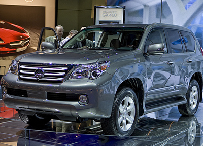 Toyota halts Lexus SUV sales on 'safety risk'